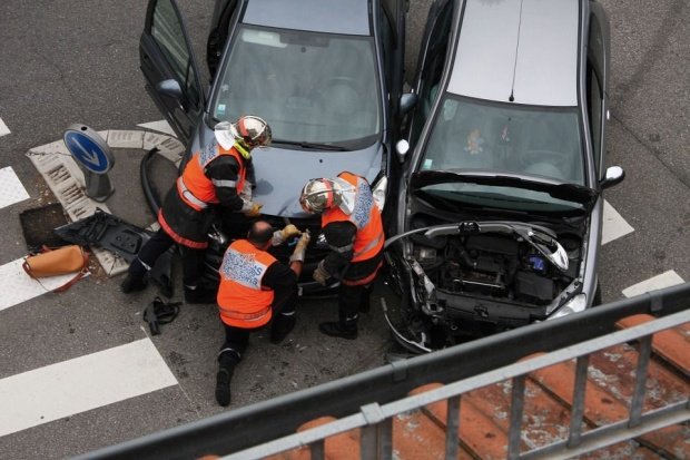 Accident rutier grav în București. Șase mașini au fost implicate