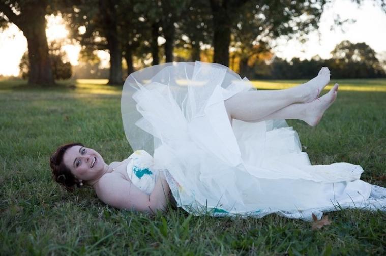 Ce a putut să facă o mireasă care a fost părăsită chiar înainte de nuntă. S-a dus la fotograf și... - FOTO 401595