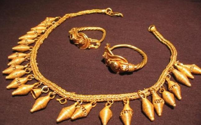 Misterul celui mai preţios colier dacic descoperit în România 
