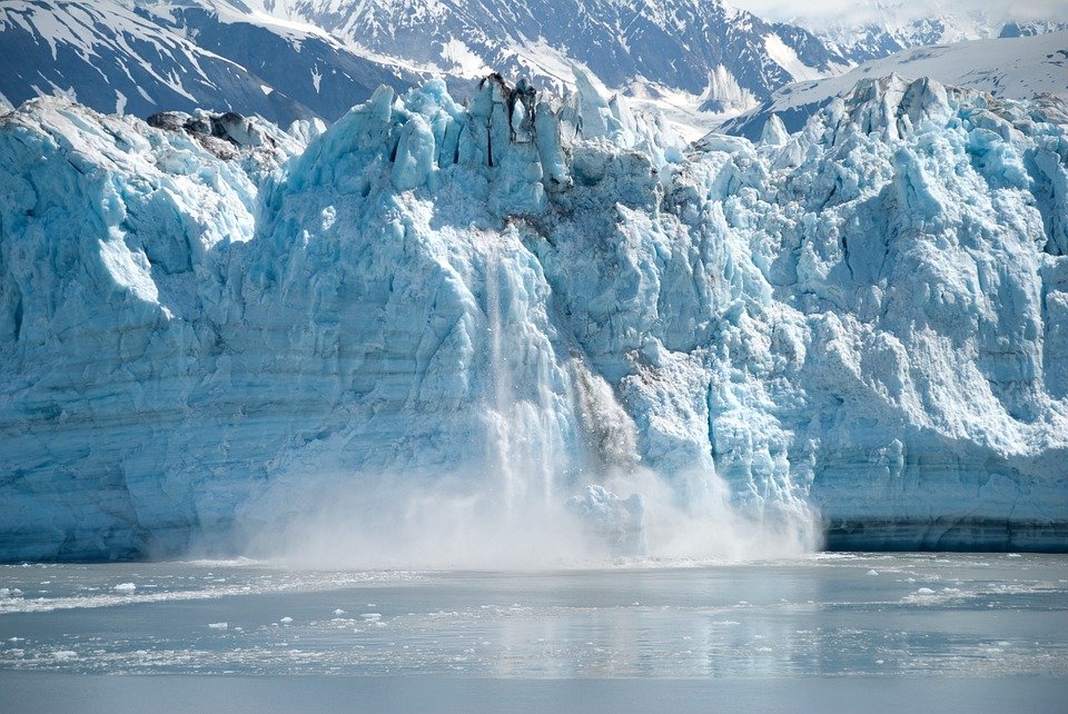 O uriaşă crăpătură în stratul de gheaţă al Antarcticii provoacă panică