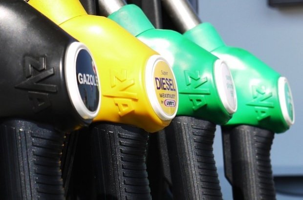 Preţurile la carburanţi au crescut. Ce se întâmplă la pompele din România