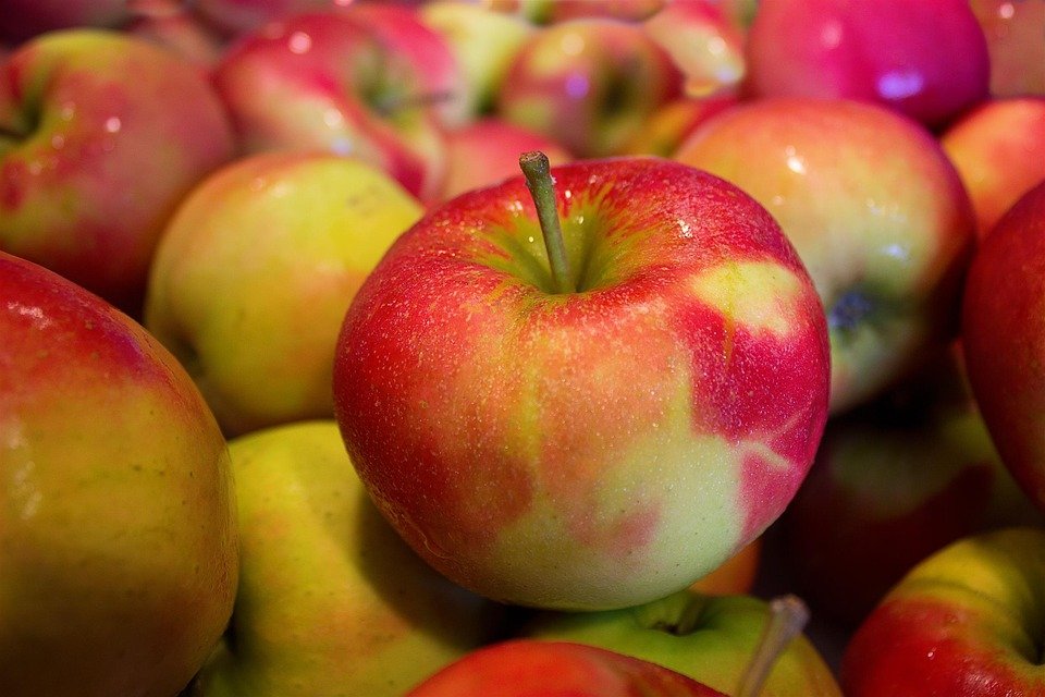 Cât de grav este să mânânci un măr nespălat? Vei fi surprins