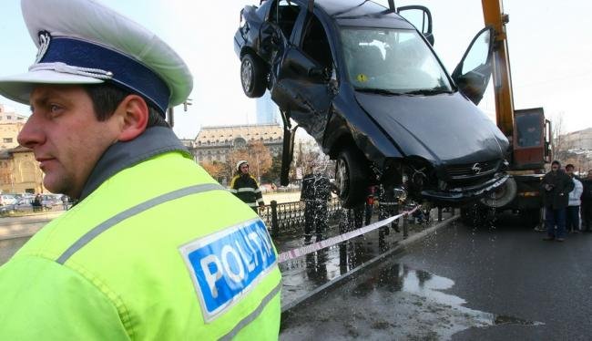 O maşină a căzut în Dâmboviţa, la ieșirea din București