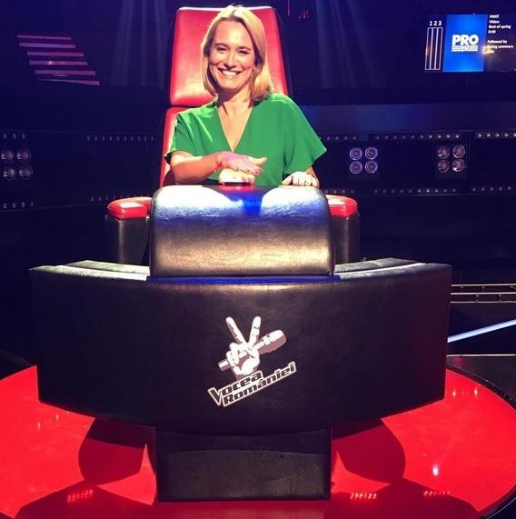 Andreea Esca a schimbat pupitrul Stirilor! Anuntul facut chiar de ea 402403