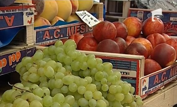 Fructe şi legume care conţin chiar şi şapte feluri de pesticide, pe mesele românilor
