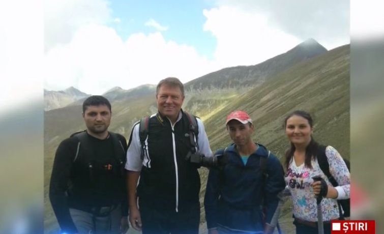 Klaus Iohannis, din nou pe munte. Președintele a ajuns pe cel mai înalt vârf din România 