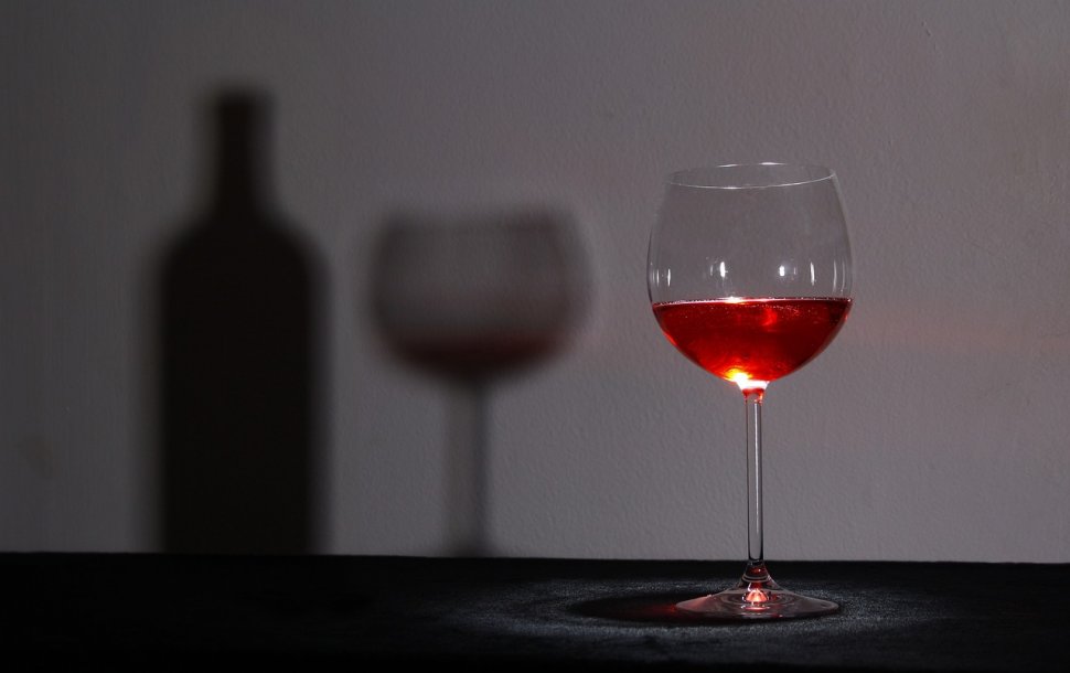 Ce se întâmplă cu femeile care beau un pahar de vin în fiecare zi. Efectele sunt dramatice