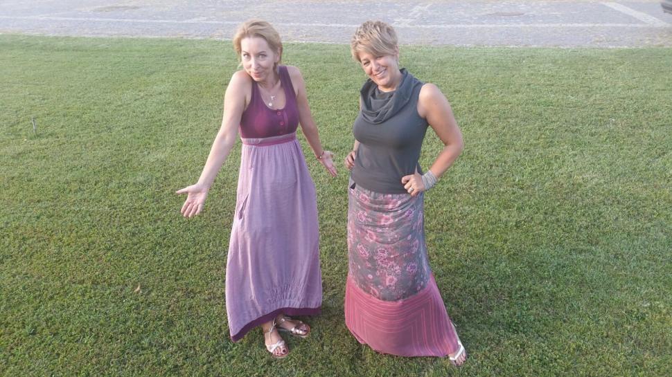 Două jurnaliste poartă același nume, se îmbracă la fel și își cumpără aceleași lucruri pe nevorbite 404155