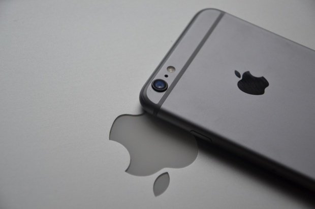 Greșeală de proporții pentru Apple. Cum se traduce sloganul noului model iPhone 7