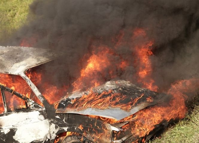 Tragedie în Argeş. Un pieton a fost accidentat mortal de un autoturism care ulterior a luat foc