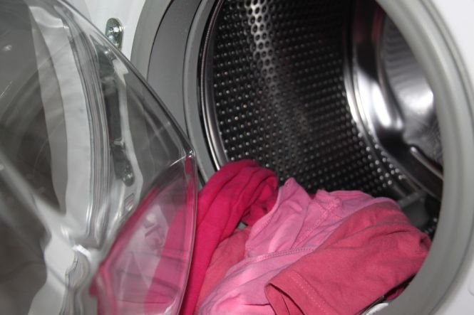De ce nu e bine să speli hainele la 40 de grade? Uite la ce riscuri te expui