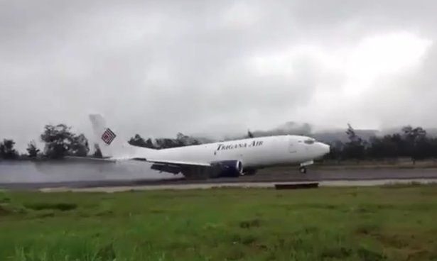 Incident aviatic pe un aeroport din Indonezia. Avionul avea la bord peste 14 mii de tone de combustibil - VIDEO