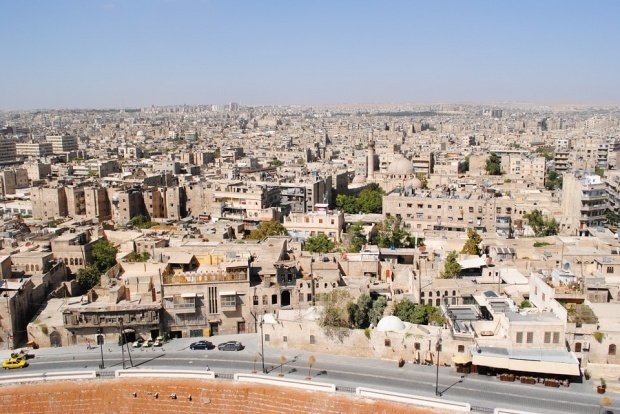 Atac sângeros în Siria. 23 de civili au fost uciși în raiduri aeriene asupra unui oraș controlat de Statul Islamic. Nouă victime sunt copii