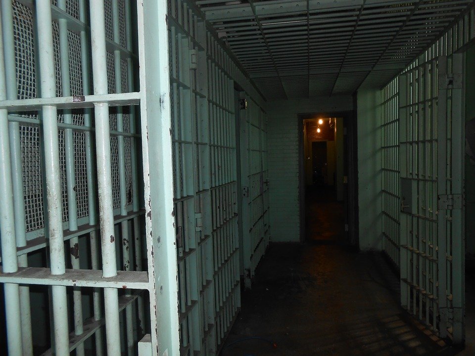 Un deţinut de la Penitenciarul Arad, găsit spânzurat în celulă