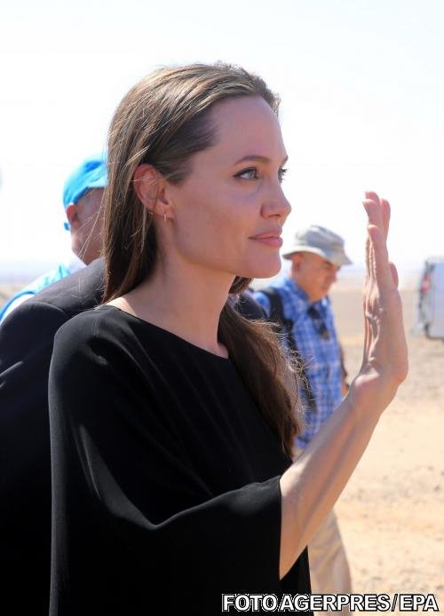 Angelina Jolie își șochează fanii. Ce mesaj a transmis actriţa pe Twitter
