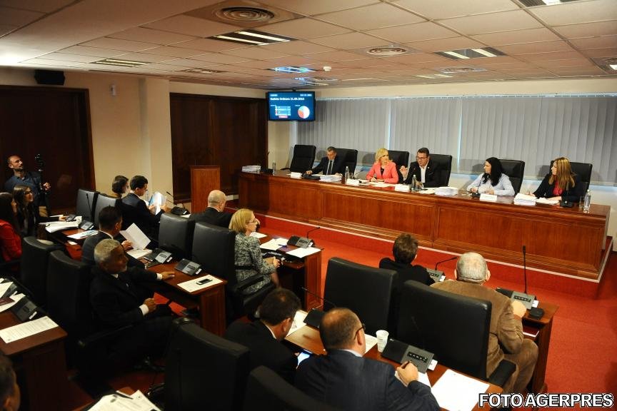 Scandal în ședința Consiliului General al Primăriei București. Consilerii PNL, USB și PMP au părăsit ședința