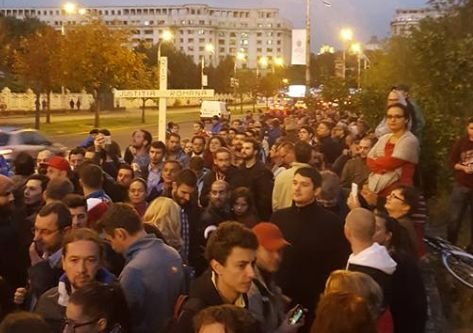 Incidente la protestele de amploare din București. Ce a pățit un motociclist