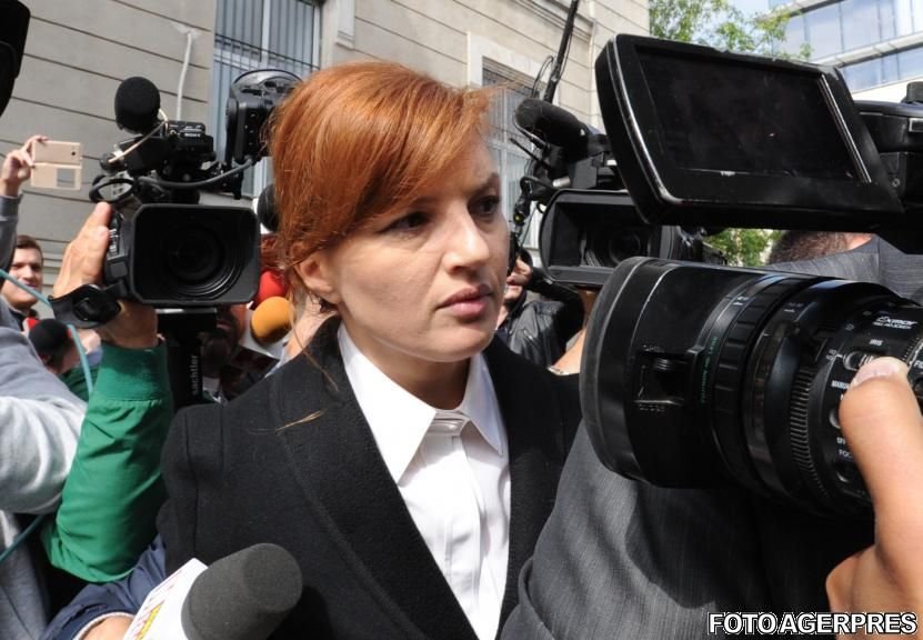 Ioana Băsescu și Elena Udrea, sub control judiciar. Fiica fostului președinte, acuzată de instigare la spălare de bani și abuz în serviciu
