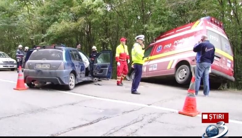 Accident grav în Suceava. Opt persoane au ajuns la spital, după o coliziune între o ambulanță SMURD și o mașină