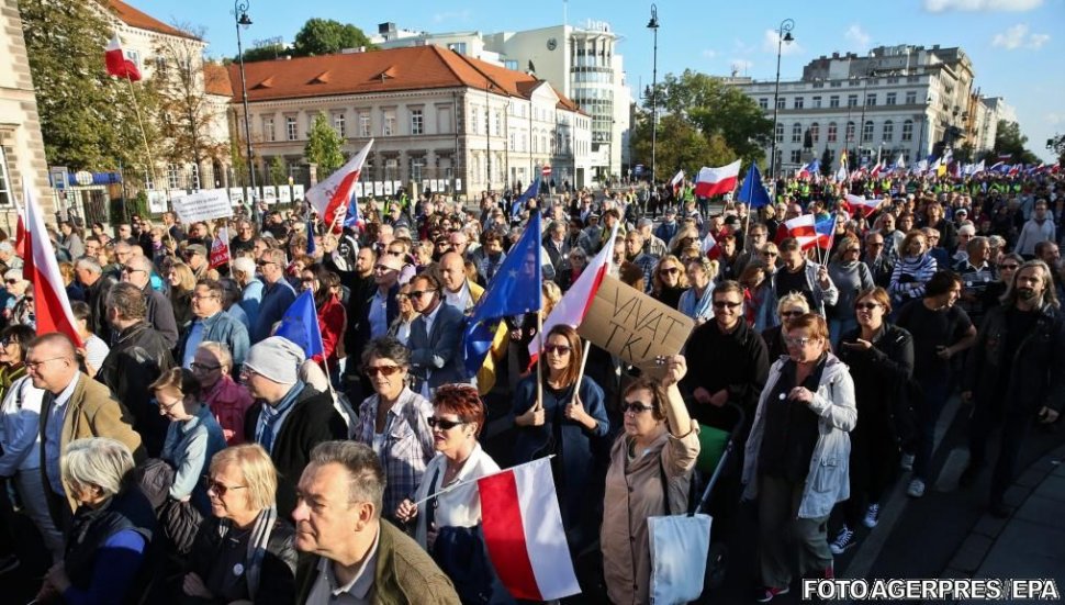 Aproximativ 30.000 de oameni la un protest împotriva Guvernului, la Varşovia 