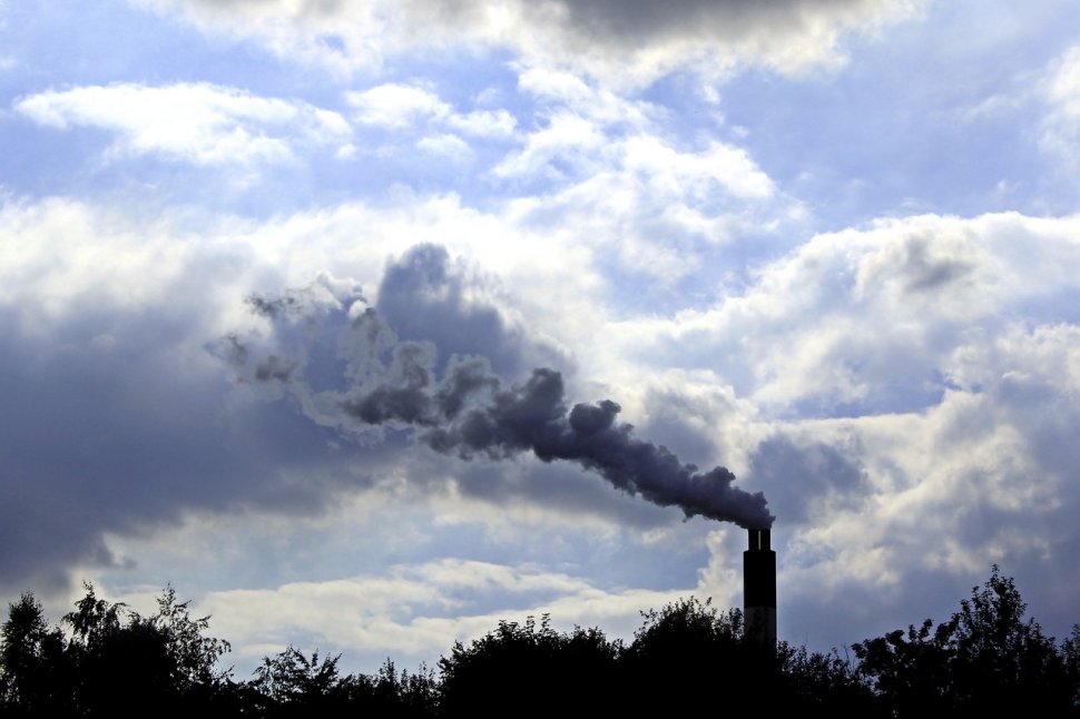 OMS: Peste 90% din populația globului respiră un aer prea poluat