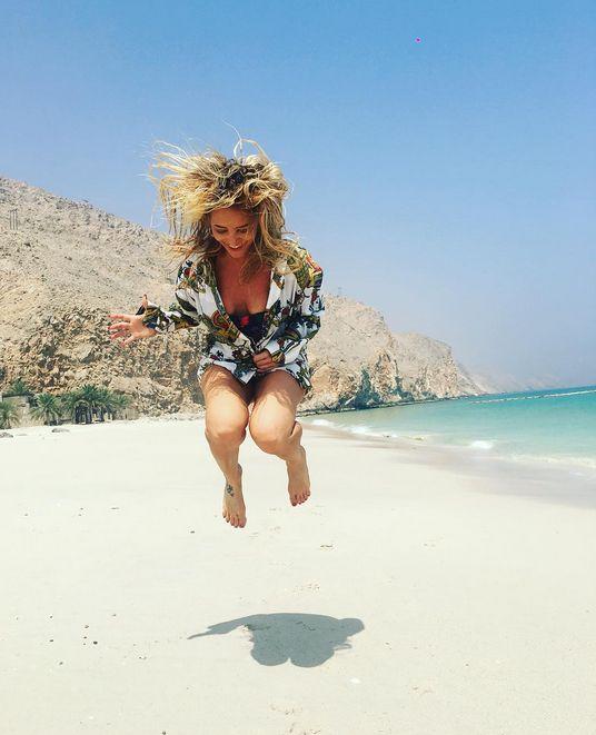 Ce i-a scris o fată Deliei, după ce a văzut pozele din vacanță ale artistei. „Te ador mult şi aş vrea să...” 407765