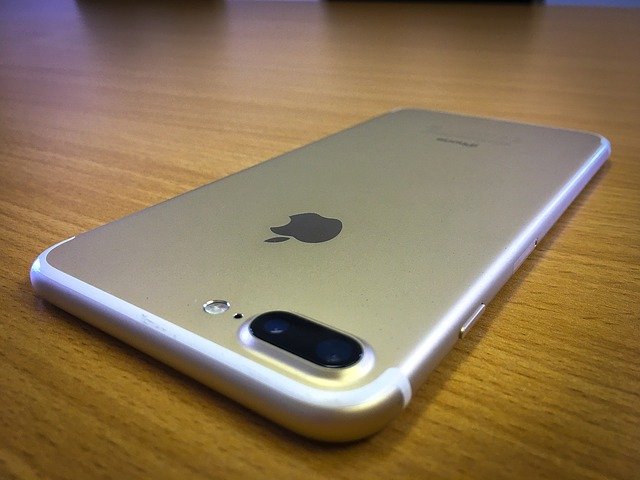 Primii posesori de iPhone 7 care îşi schimbă deja telefoanele. Care sunt motivele 