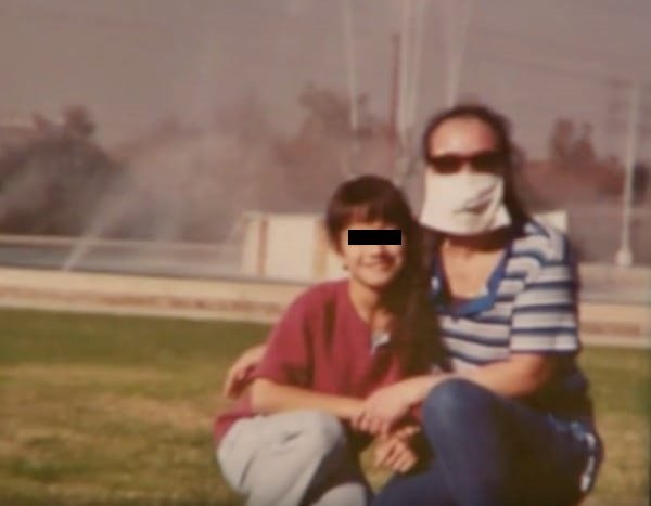 Timp de 12 ani această mamă a purtat mască în public. Ce ascunde sub ea? - FOTO