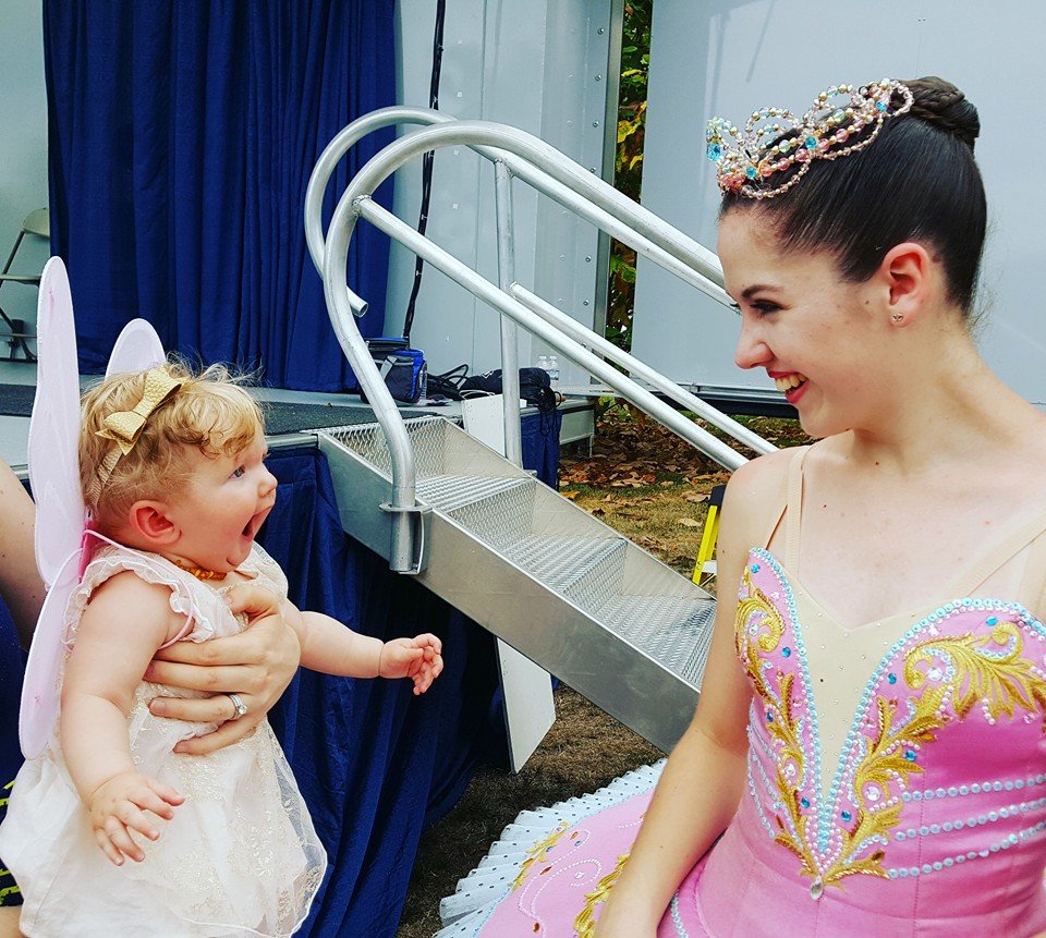 Reacția genială a unei fetițe care a văzut pentru prima oară o balerină