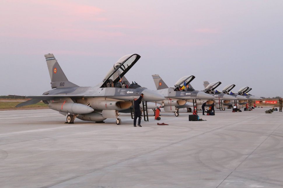 Primele avioane F-16 au ajuns în România