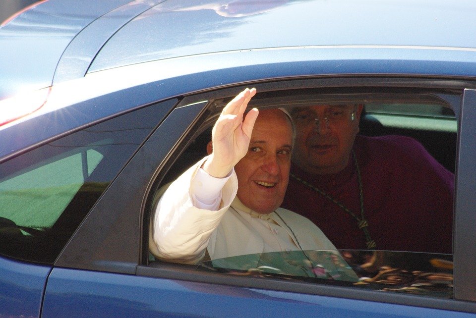Premieră la Vatican. Papa Francisc va primi în audiență un transsexual