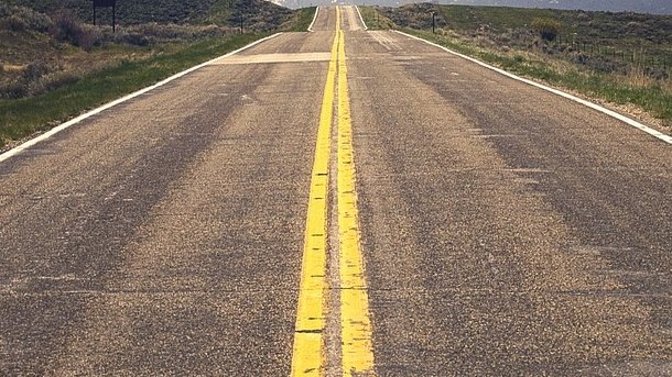 România are drumuri mai proaste decât Africa. Vezi unde sunt cele mai bune drumuri din lume