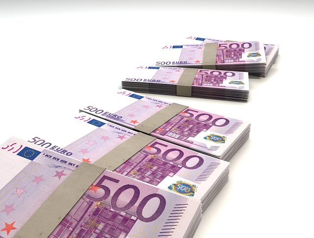 O familie de români a scăpat de un credit de 300.000 de euro, fără să achite nicio rată, din cauza unei greşeli a băncii 