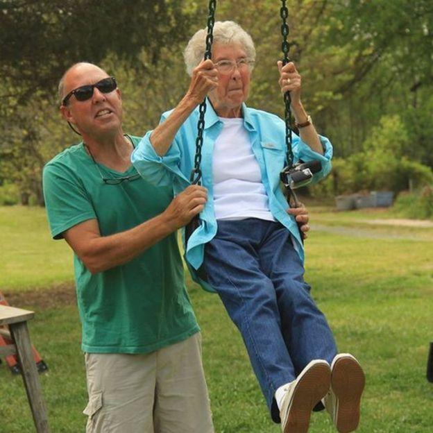 A afla că are cancer în stadiu terminal. Decizia uluitoare luată de femeia de 90 de ani 408820