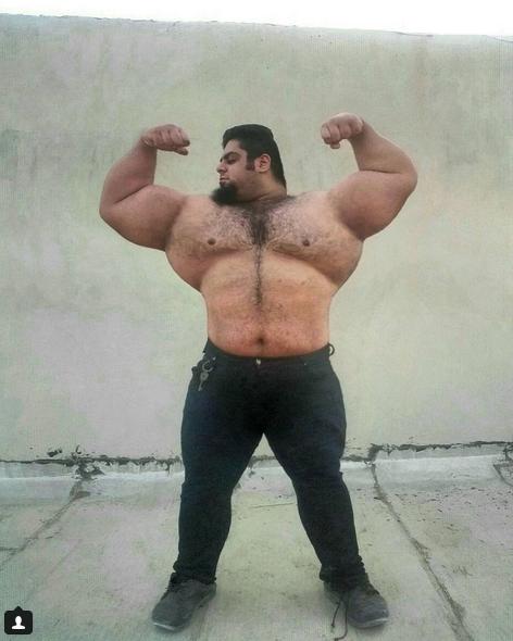 E un Hercule al zilelor noastre şi are mai mulţi fani pe Instagram decât multe vedete. Cum arată bărbatul când îşi dă jos cămaşa - GALERIE FOTO 409085