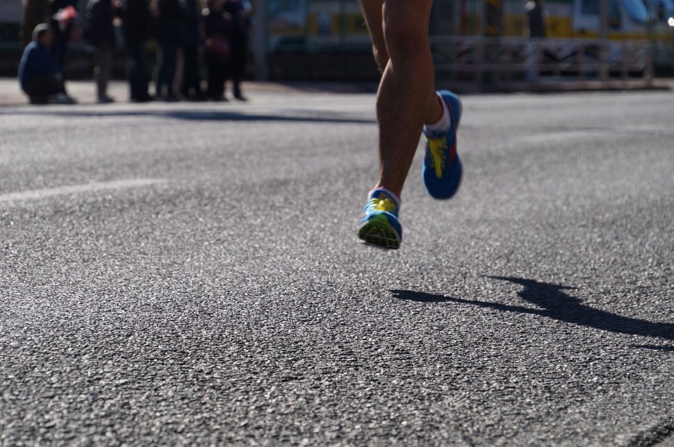 Un britanic a alergat 401 maratoane în 401 zile. Cum a reușit performanța incredibilă