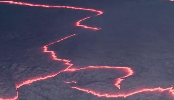 Imagini spectaculoase cu puterea unuia dintre cei mai activi vulcani ai lumii. Cercetătorii s-au aventurat până în apropierea craterului - VIDEO