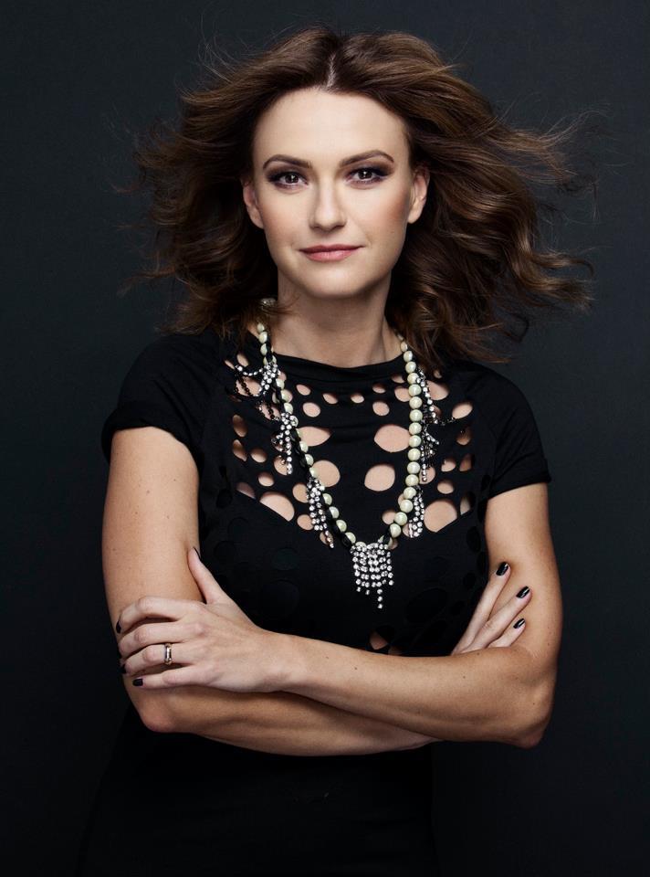 O mai ştiţi pe ştirista Dana Războiu? Iată cum arată astăzi - FOTO 410122