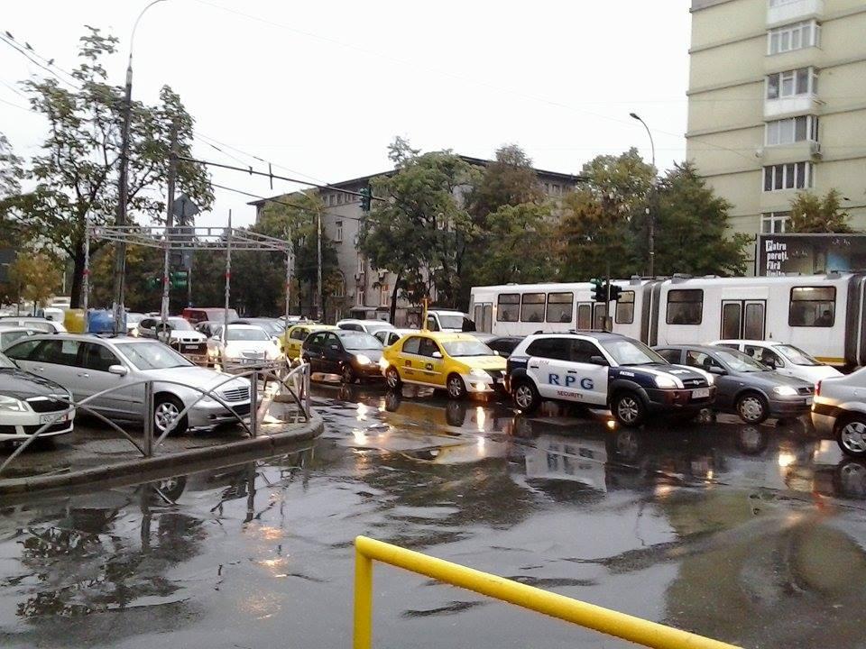 Trafic îngreunat în Capitală. Semafoarele nu au funcționat în mai multe intersecții 410220