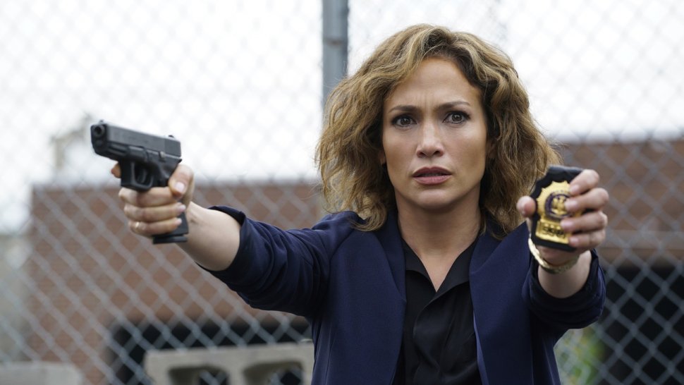 Împușcături pe platourile de filmare ale unui serial celebru, cu Jennifer Lopez în rol principal. Actorii și echipa de filmare, în stare de șoc