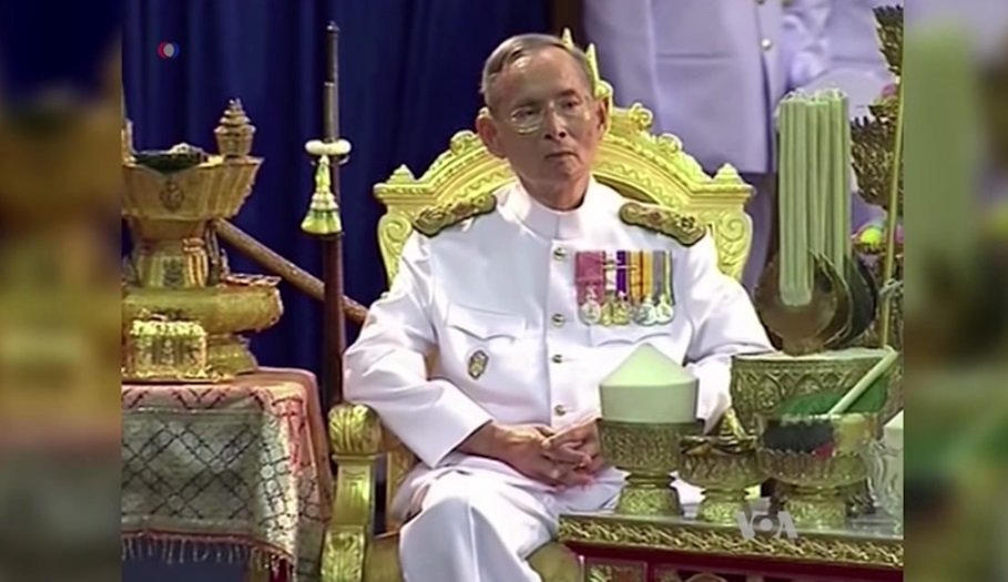Regele Thailandei moare după 70 de ani de domnie