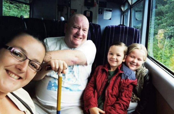 A trimis un SMS la un număr de pe peretele unui WC. Ce a urmat e ireal! 410928