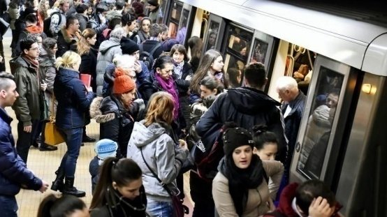 Haos la metrou! Trei femei au avut nevoie de intervenţia SMURD