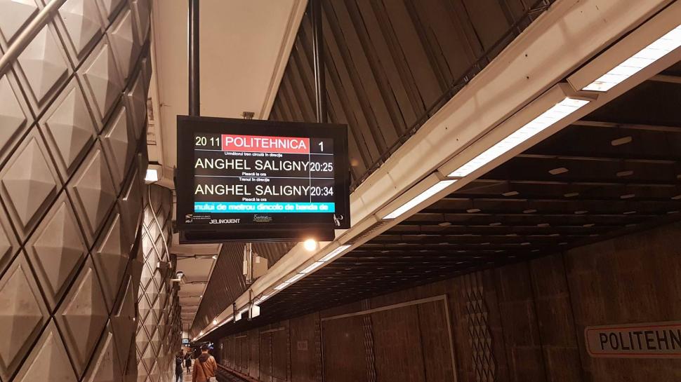 S-a uitat în această seară pe panourile de la metrou. Nu i-a venit să creadă ce scrie acolo 411361