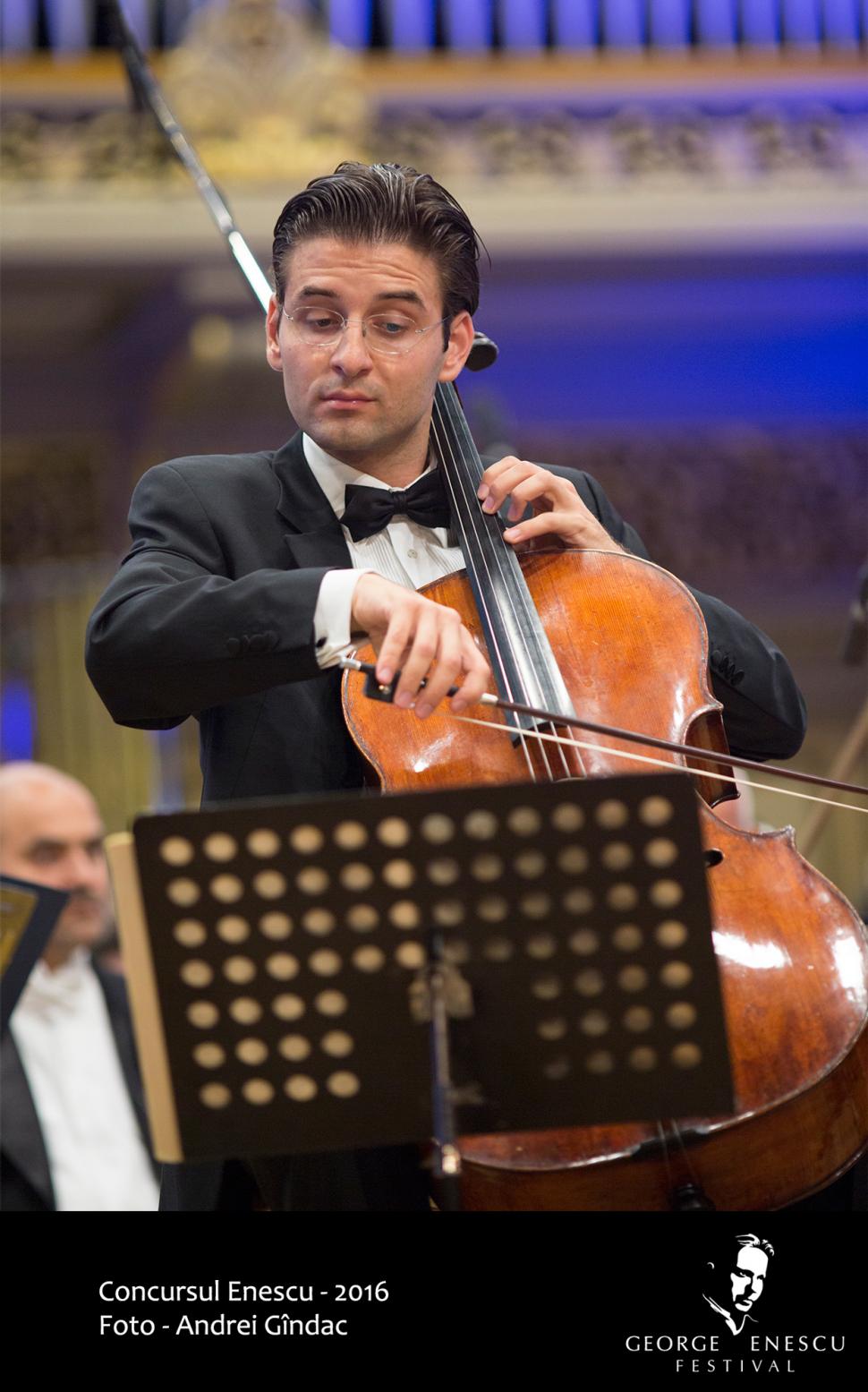 Cinci tineri muzicieni de origine română sunt susținuți să-și urmeze visul într-o inițiativă unică, inspirată de generozitatea lui George Enescu, la care poate contribui și publicul larg  411493