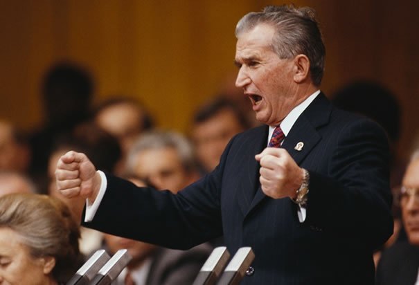 Ultimele promisiuni fabuloase ale lui Ceaușescu pentru anii '90. A fost răsplătit cu 100 de minute de aplauze