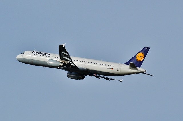 Un avion al Lufthansa a aterizat de urgenţă