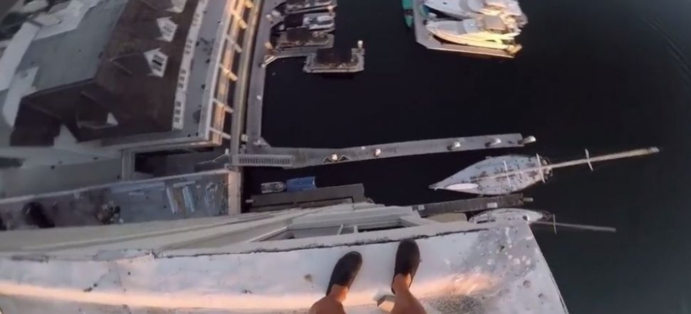 Imagini de infarct. Un tânăr s-a înregistrat când urcă pe o clădire și sare de la etajul opt VIDEO