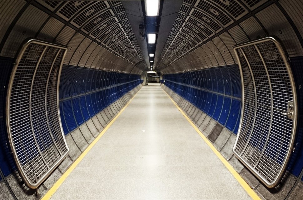 Alertă la metroul din Londra. Autoritățile verifică un pachet suspect descoperit într-o stație