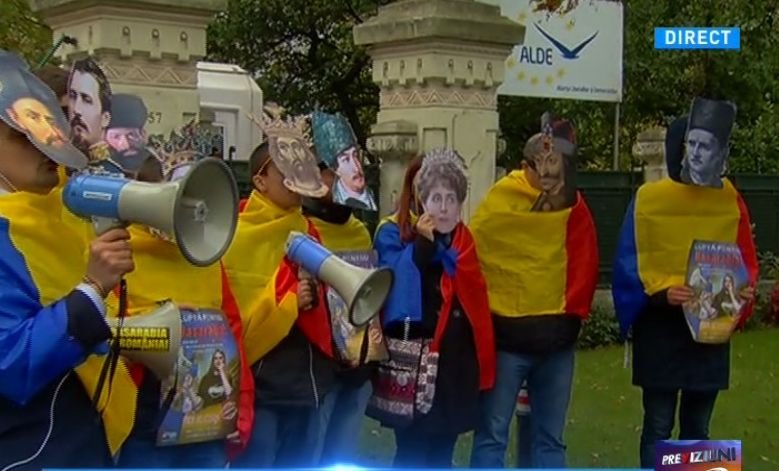 Proteste inedite la sediile partidelor politice din România